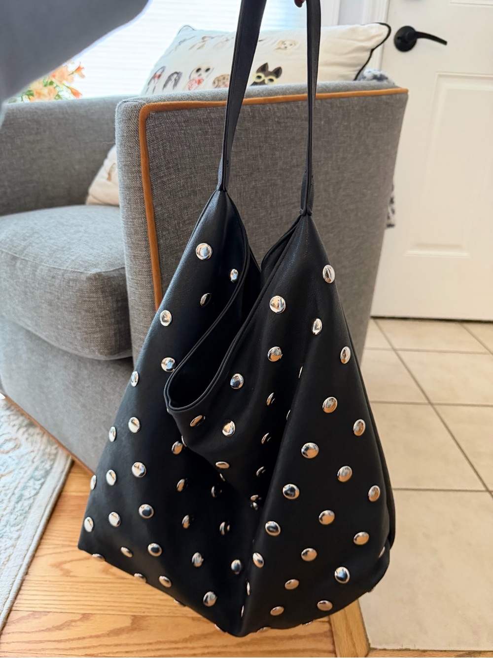 Black Studded Shoulder Bag – Chic Everyday Tote - Picture 2 of 5